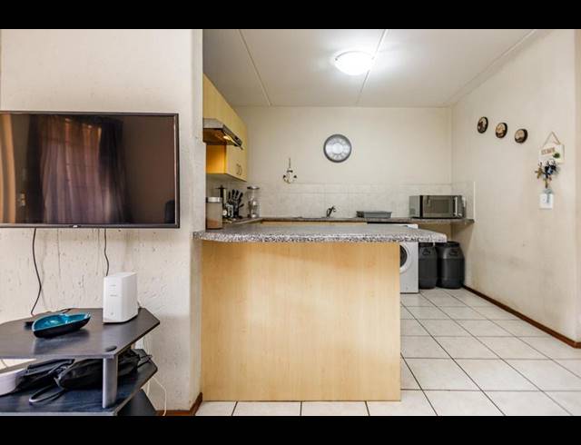 2 BEDROOM COMPLEX FOR SALE IN COMET